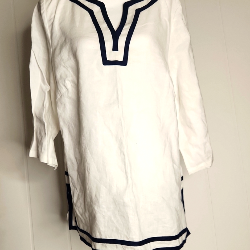 Tweeds Linen Top with Navy Accents. Sailor Darted Bar Tack Style Boxy Oversized